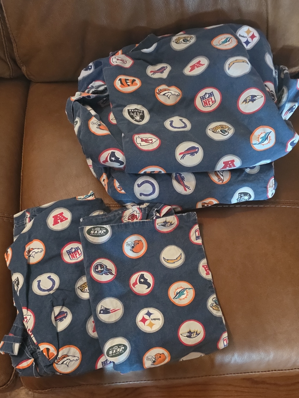 Teen Navy NFL Pottrry Barn Sheet Set. Fitted, Flat And 2 Pillow Cases
